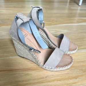 Dolce vita great condition normal wear. Size 8.5